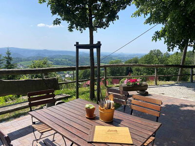 Genießen Sie den Ausblick auf unserer Terrasse bei einem Haus-Cocktail